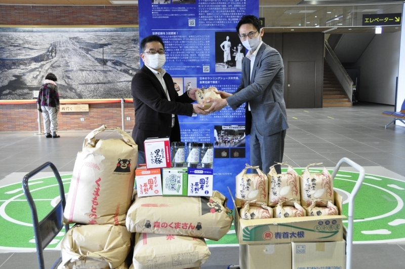 第一生命保険株式会社熊本支社玉名営業オフィス様からのフードバンク玉名に食品の寄附の写真