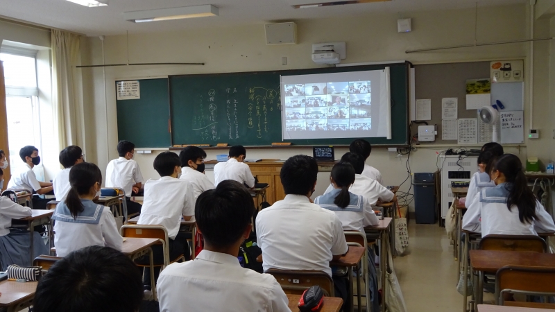 オンライン授業を受ける玉名高等学校の生徒達の写真