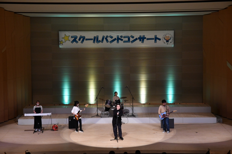 九州看護福祉大学軽音楽サークルの演奏の正面から撮影した写真