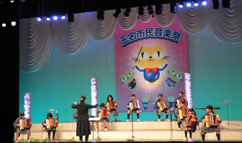 横島小学校合奏部の演奏の様子の写真