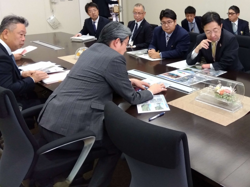 ÌÚ¼¸©Ãλö¤È¤Î²ñÃÌ¡