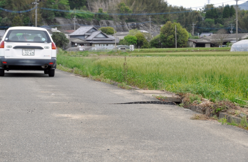30 0416　横島の道路の写真