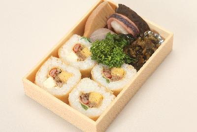 南関あげ巻き寿司弁当「大蛇の瞳」の写真
