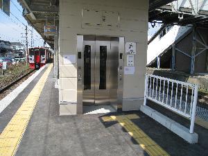 玉名駅エレベーターの画像