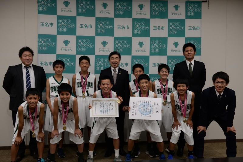 市長と玉名ミナミクラブメンバーの集合写真
