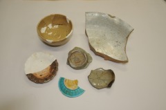 寿福寺跡出土の陶磁器の写真