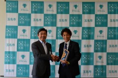 福田選手と市長の写真
